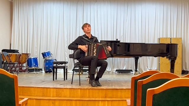 А. Устьянцев "Уральские барабушки" Играет гармонист Илья Заборских  (Орловский музыкальный колледж)
