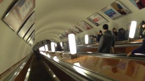 Спускаемся в метро! Прибытие поезда, полный цикл. Россия (Russia), Moscow.