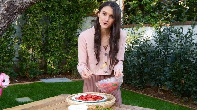 Strawberry Pretzel Pie with Tieghan of Half Baked Harvest смотреть онлайн