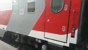 Двухэтажный поезд 642 "Атаман Платов" Ростов-Адлер. Прибытие поезда. Звуки вокзала.