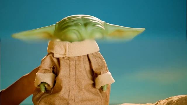 BONECO STAR WARS BABY YODA SNACKIN GROGU COM SONS E MOVIMENTOS - HASBRO F2849 смотреть онлайн
