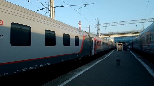 Отправление скорого поезда Москва-Анапа из Ростова-на-Дону