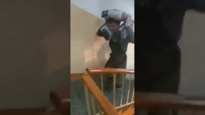 Поднял 3 мешка цемента с бшей массой 75кг с  первого на девятый этаж