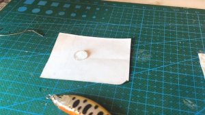 Как поставить лопасть на воблер. How to put the blade on the lure. Handmade lure