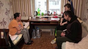 Своими историями делятся спасенные жители Дзержинска, бои за который пока продолжаются