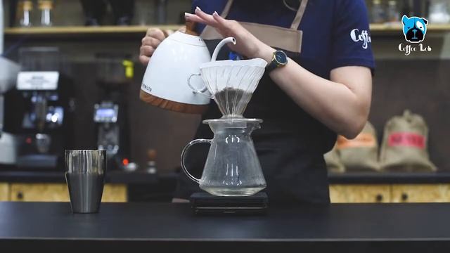 Coffeeology: V60 tutorial by Coffee Lab смотреть онлайн