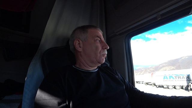 678 Грузия Перевалы в снегу.Крестовый закрыт смотреть онлайн