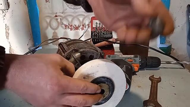 ТОЧИЛО ИЗ МОТОРА СТИРАЛЬНОЙ МАШИНКИ.СДЕЛАЙ САМ! смотреть онлайн