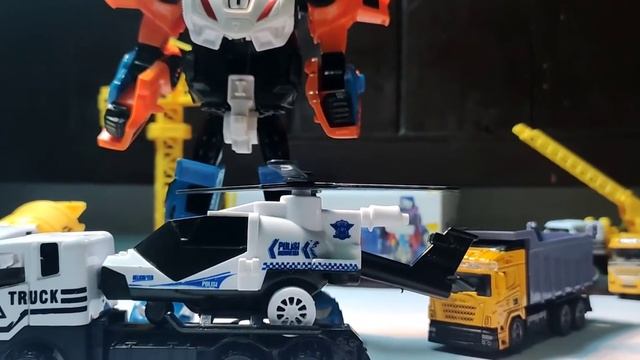 TOBOT GIGA mobil mobilan jadi robot truk helikopter mobil balap -  drifting car toys become robots