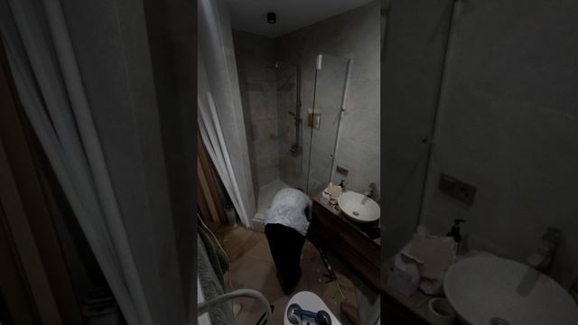 Монтаж душевого ограждения из закалённого стекла в Новосибирске от компании Блик