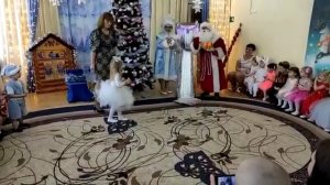 Волшебная горка на Новогоднем утреннике в Детском саду.Сюрпризный момент для  появления подарков