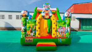 Коммерческий надувной батут "Зверята на горке", 7*4*6 м