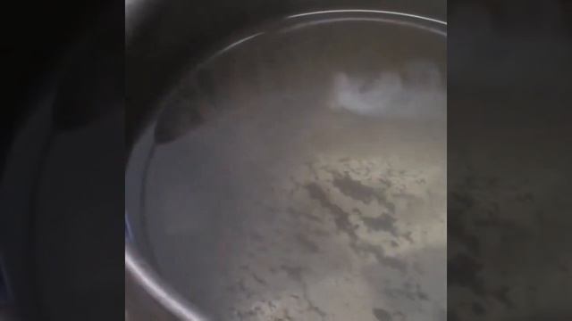 Liquid nitrogen on a bowl of gasoline | Gad and In. смотреть онлайн