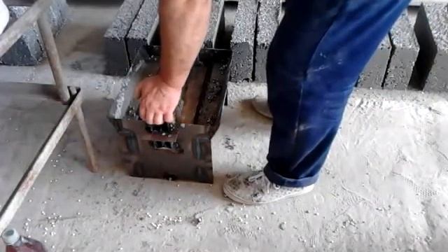 Форма для изготовления шлакоблоков универсальная.