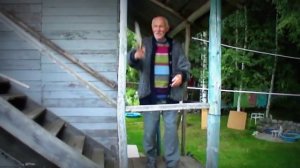 Малышев_плюётся_и_размахивает_полкой.