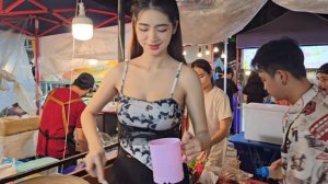 Омлетная леди Лаоса более красива, уличная еда Лаоса