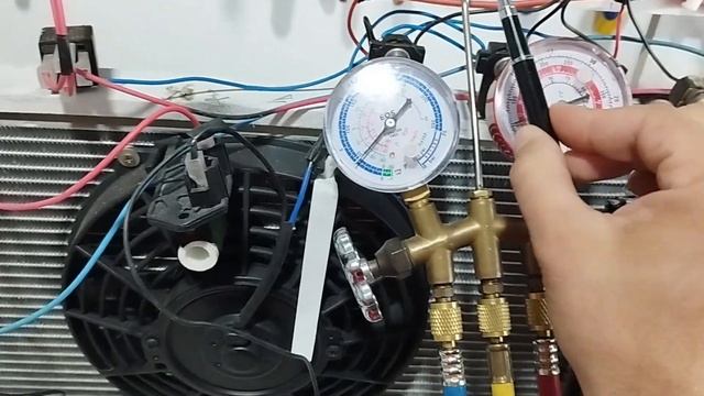 Ar condicionado automotivo  / muita pressão