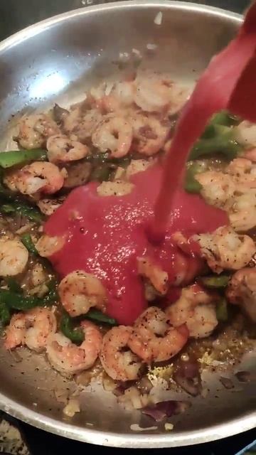 EASY GARLIC SHRIMP PASTA IN TOMATO SAUCE #easyrecipe #pastarecipe #pastalover #dinner смотреть онлайн