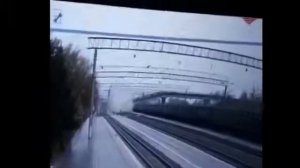 Мост рухнул на поезд