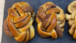 Булочки с корицей. Плетенки