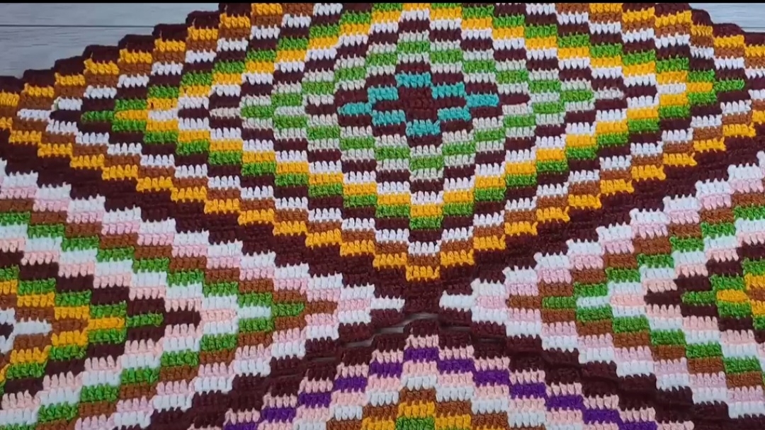 Вяжу коврик из остатков, не могу остановиться ! смотреть онлайн