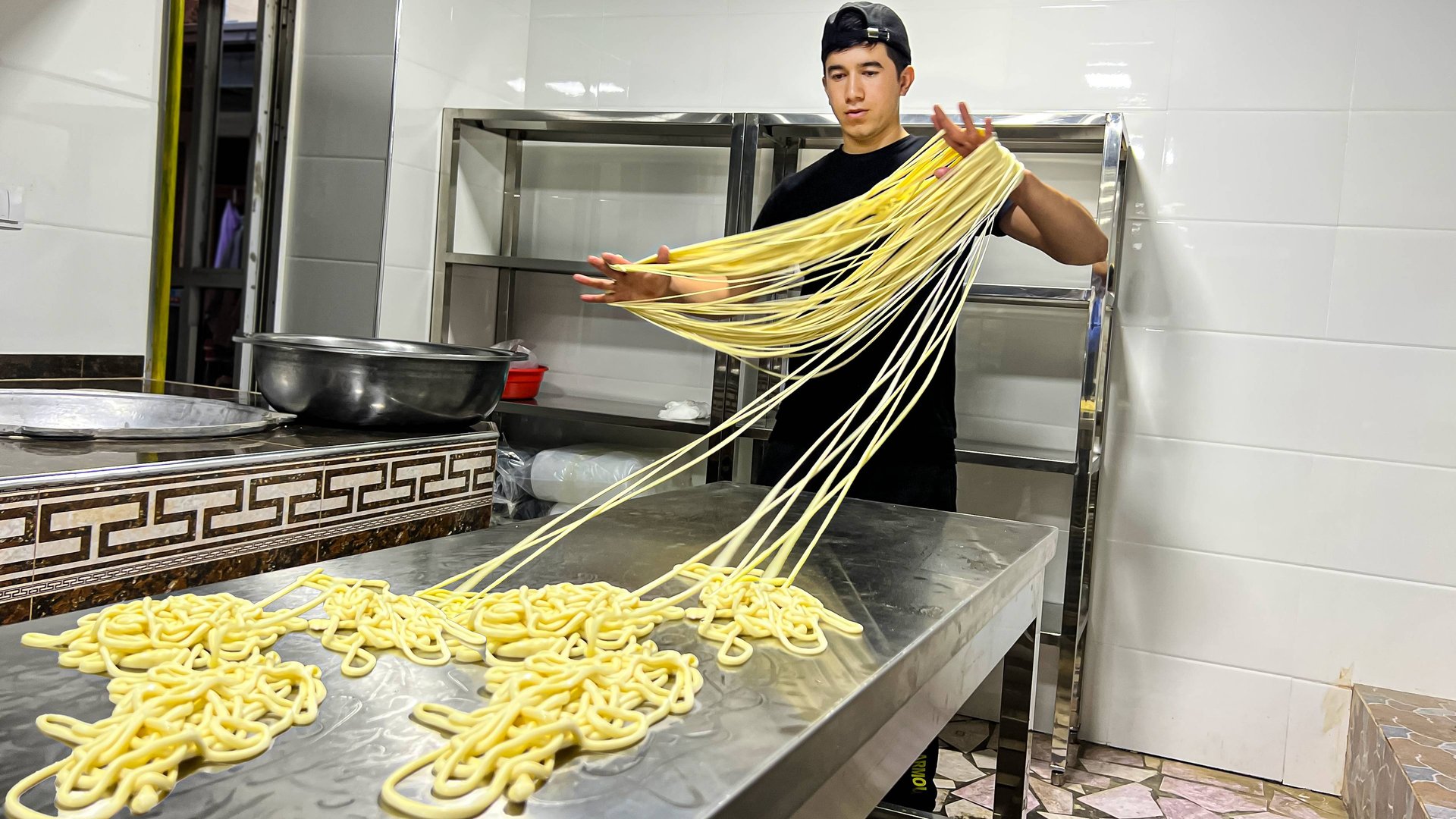 Узбекистан! ХОШАНГ, ЛАГМАН и ГУШ САЙ | Лучшие Вкусные Уйгурские Еды смотреть онлайн