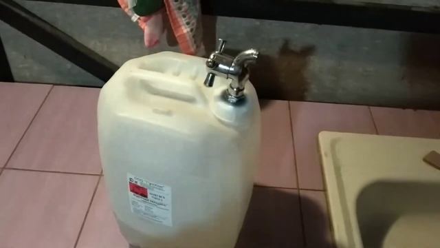 Простой уличный умывальник, почти бесплатно, для холодов.