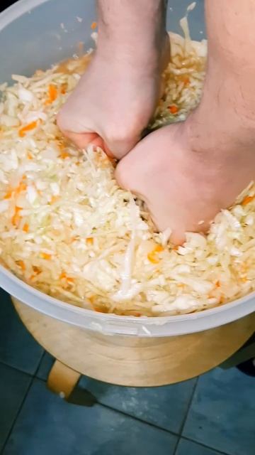 РАК МОЗГА. КВАСИМ КАПУСТУ. ЛЮБИМАЯ КВАШЕНАЯ КАПУСТА #онкология #капуста #квашенаякапуста #веселое
