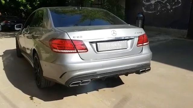 Мощный выхлоп на Mercedes E63 AMG смотреть онлайн