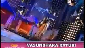 Маленькая слепая девочка поёт индийскую песню ХАТУБА