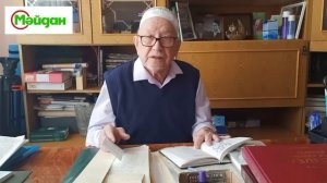 Айдар Хәлим  «Бөтен нәрсә миңа сихри күренә» шигырен укый.