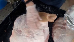 Вяленый свиной окорок и соленое сало в маринаде.