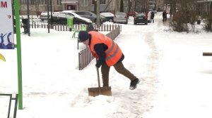 В Ярославле полдня убирали снег