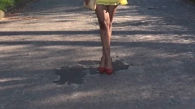 CANARY YELLOW OOTD.mov смотреть онлайн