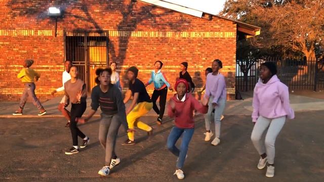 Mnike Dance Challenge смотреть онлайн