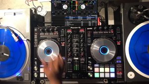 Pioneer DDJ SR2 with DVS on Serato DJ 1.9.9