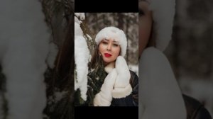 Заметает белым серебром...