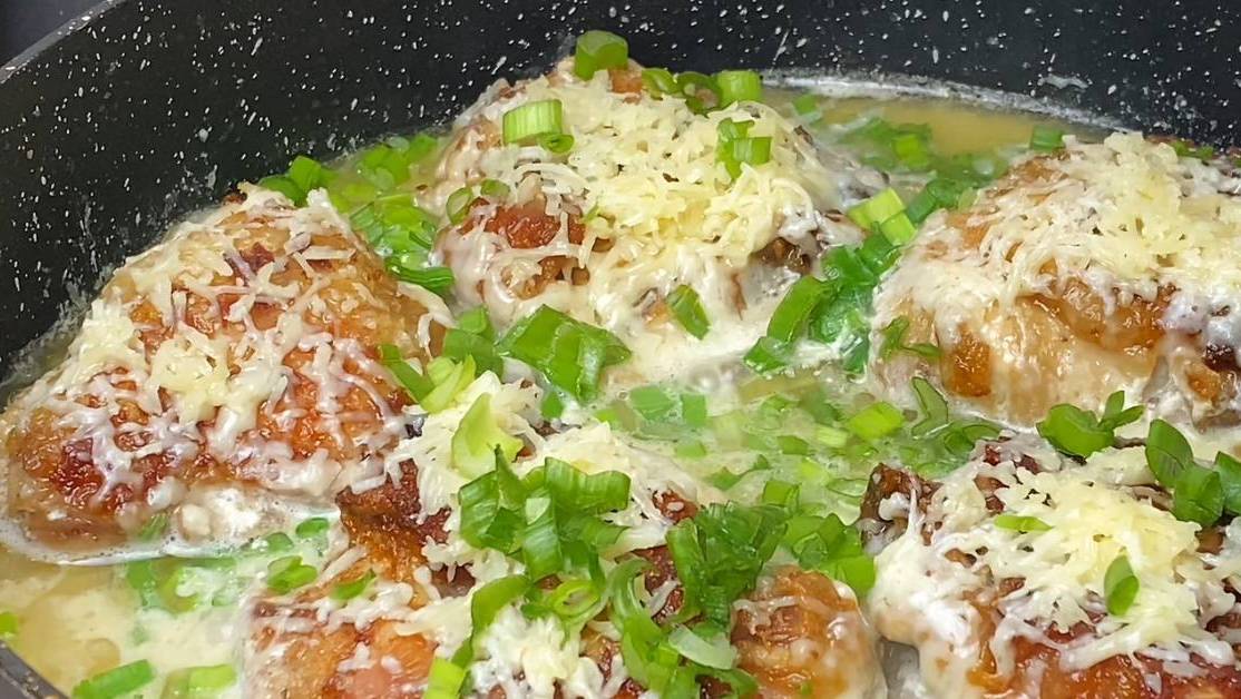 Мега вкусная КУРИЦА в сметанном соусе на сковороде, которая понравится всем. Простой рецепт на кажды