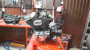 Suzuki VL800 Volusia - Замена картера двигателя