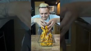 Салат с уткой и карамелизованной грушей