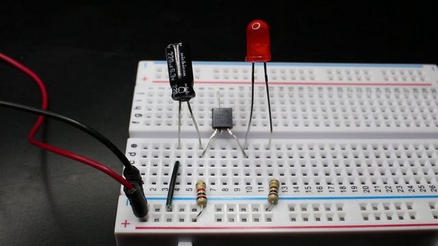 Simple Blinking Led with a Capacitor, Transistor and two Resistors смотреть онлайн