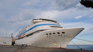 На борту лайнера "Astoria Grande " грандиозно! (On board the liner "Astoria Grande" it's grand!)