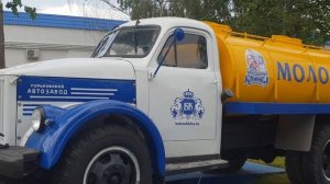 Грузовой автомобиль ГАЗ-51 молоковоз,ретро автомобиль.