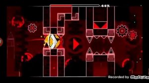 делаю клики под bloodbath geometry dash