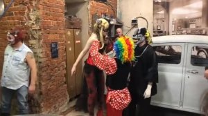 НАСТЯ - ПОДВЕШИВАНИЕ НА КРЮКАХ В ДЕНЬ РОЖДЕНИЯ ПЕТРОВИЧА 1