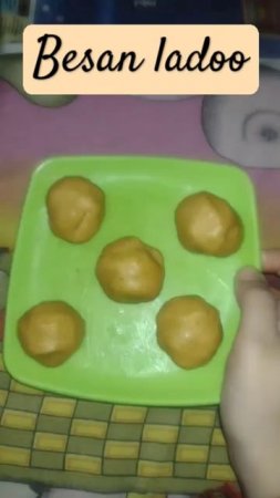 besan ladoo home made with desi ghee #sweet #tasty #homemade #besanladoo 😋🤤