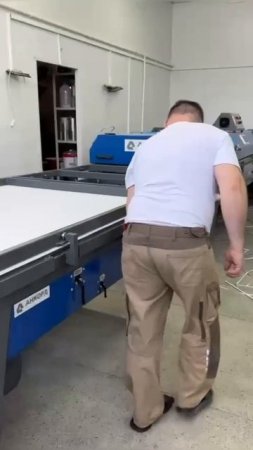 А теперь давайте посмотрим на вакуумный пресс в действии 🔥