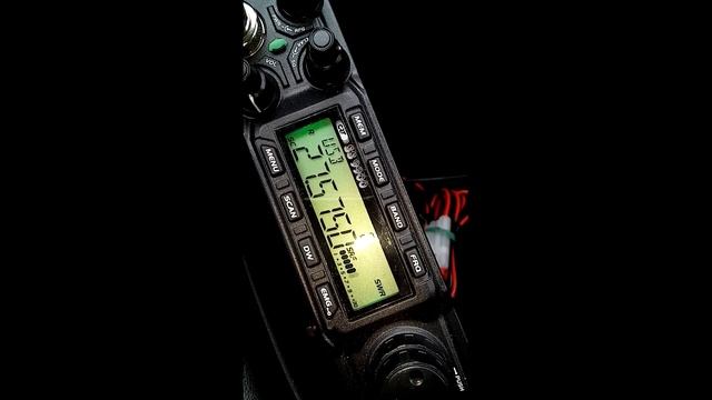 CB 27 MHZ Modifica base magnetica e antenna militare смотреть онлайн