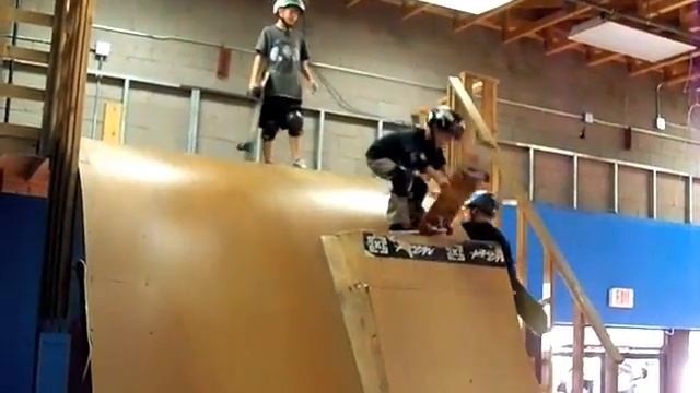 5 year old skateboard Prodigy Lazer Crawford Drop in Mini Mega Ramp