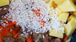 Мясной суп с шампиньонами и оливками